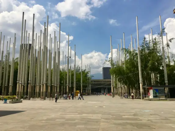 plaza botero medellin